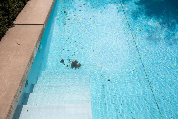 como descobrir vazamento em piscina